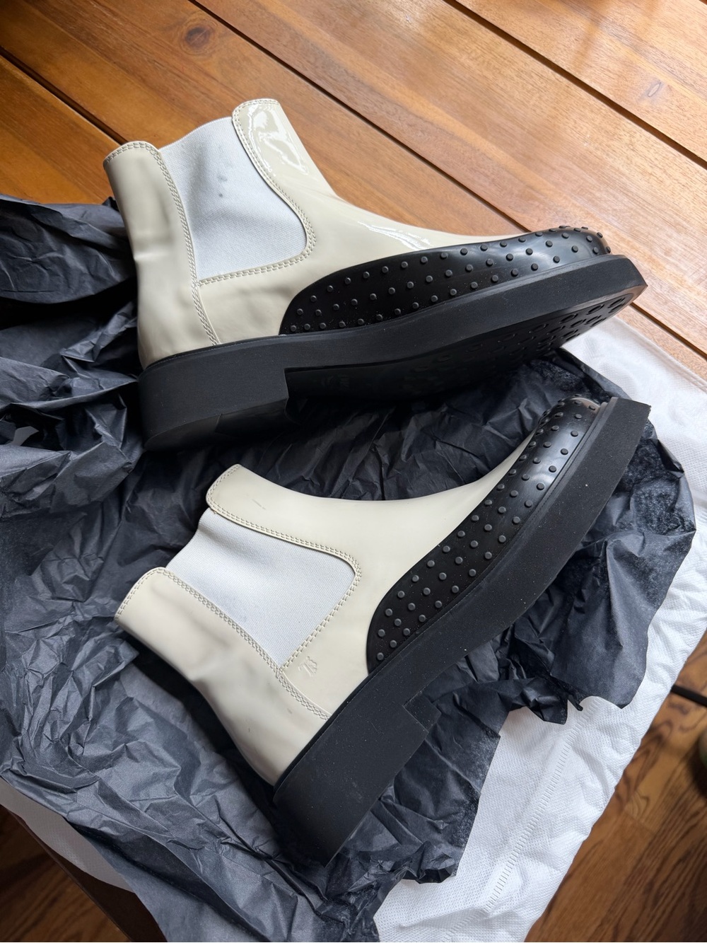 Tod's cream patent leather Chelsea boots with black sole